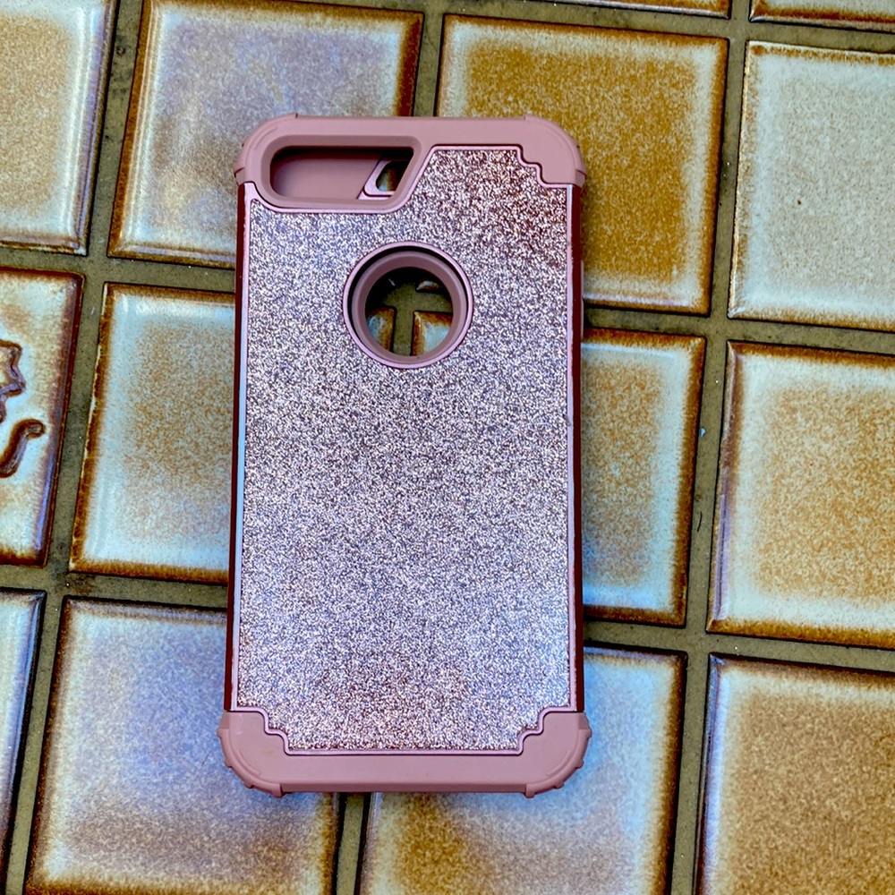 It’s a pink sparkly iPhone 11/12 phone case it’s brand new